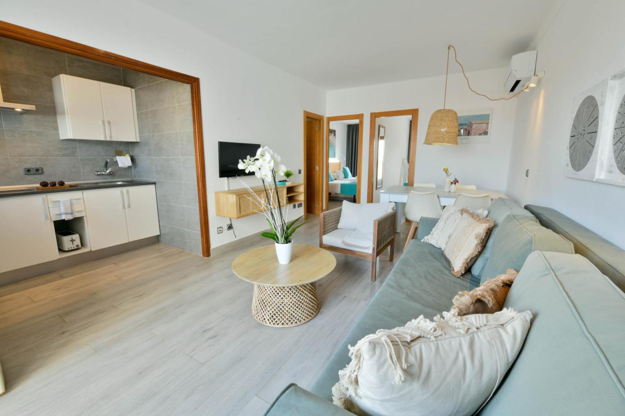 Apartamentos Estanques Colonia de Sant Jordi Exterior photo